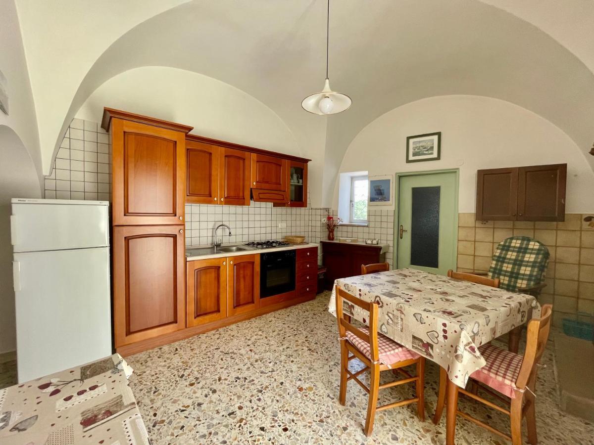 Trulli Lupoli In Valle D Itria Cisternino Exterior photo